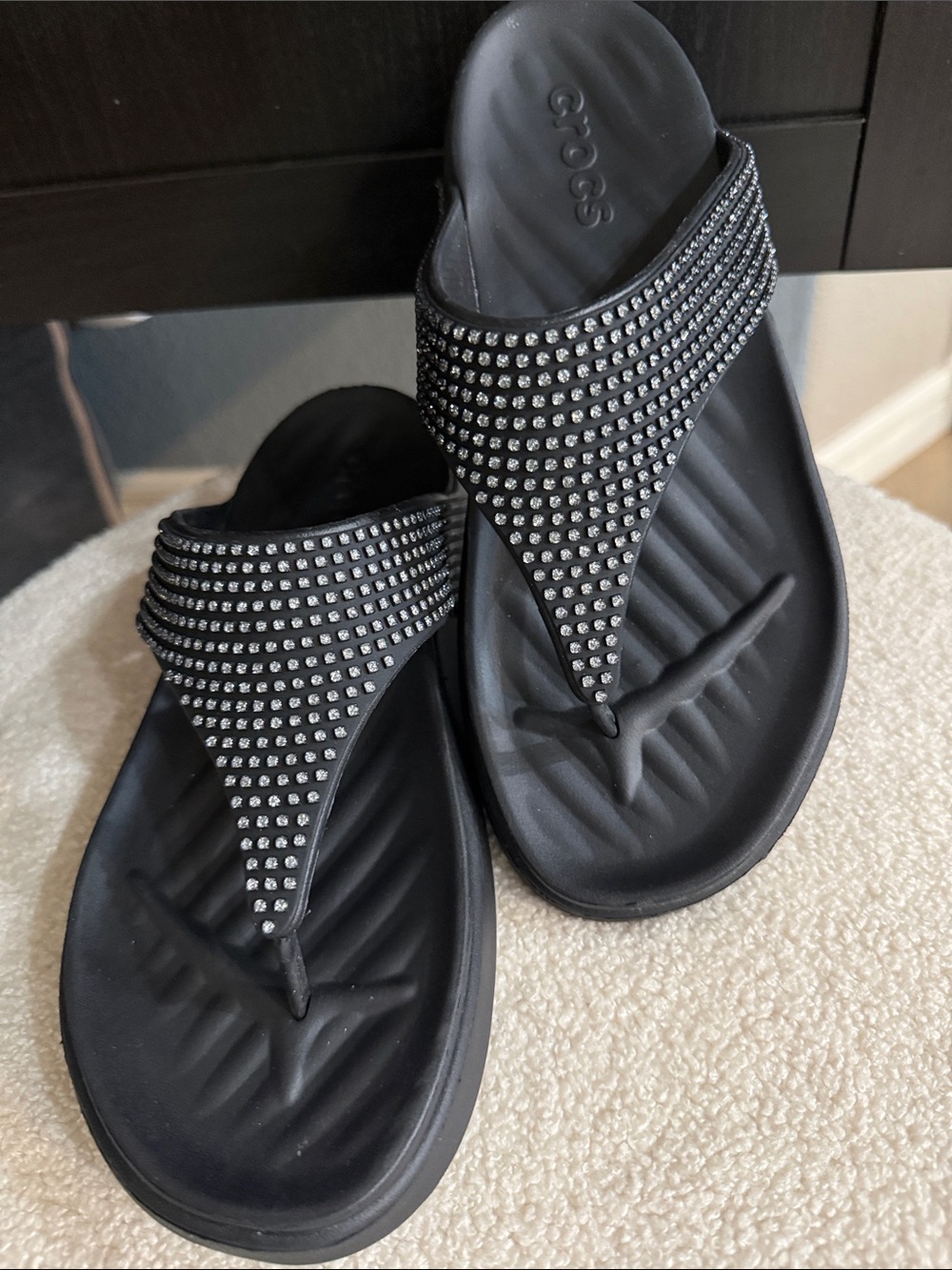 CROCS Women’s Getway Gems Triangle Flip Flops Black Jeweled Thong Sandals